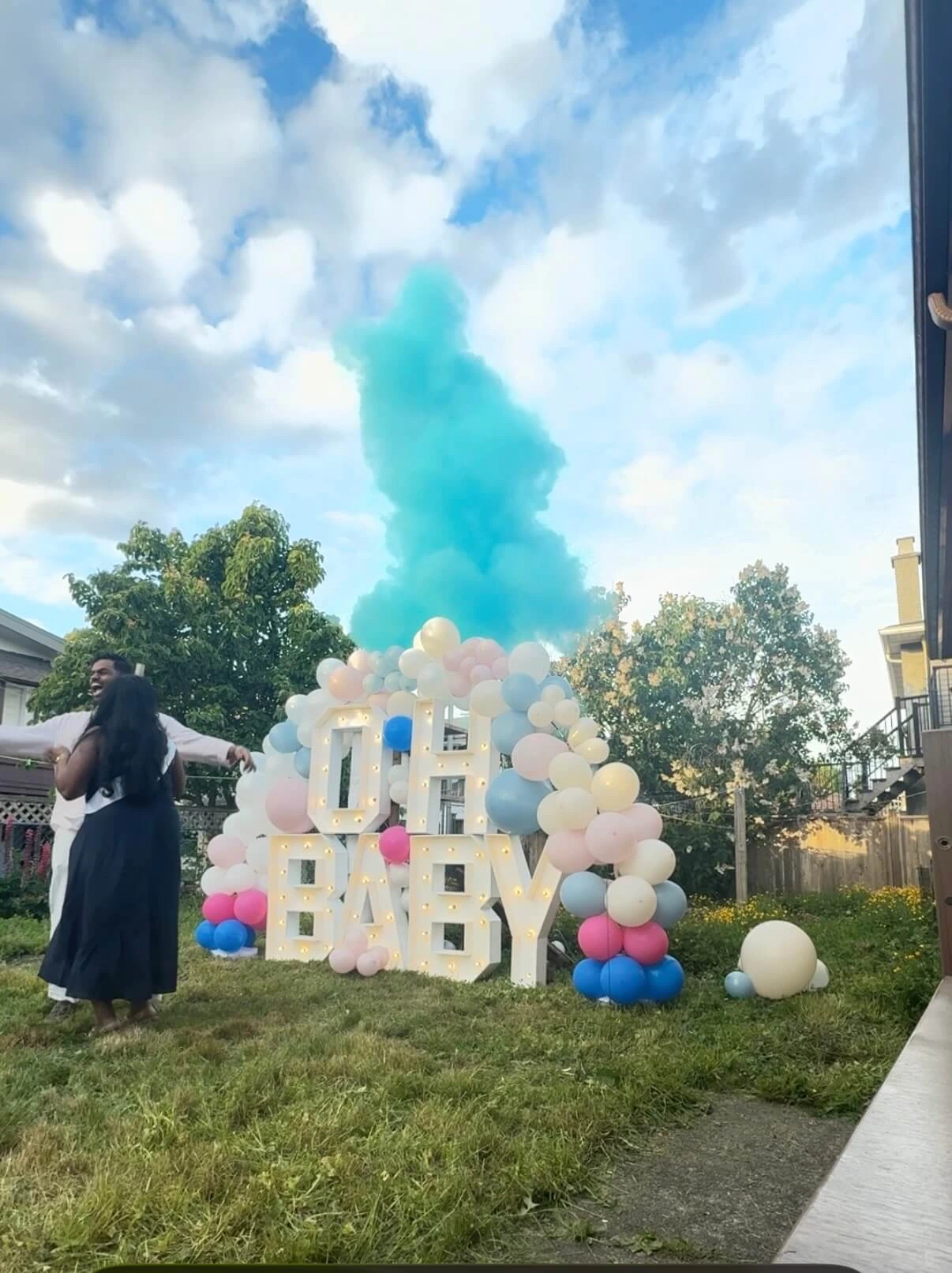Gender reveal fog colour wash by Grand Show