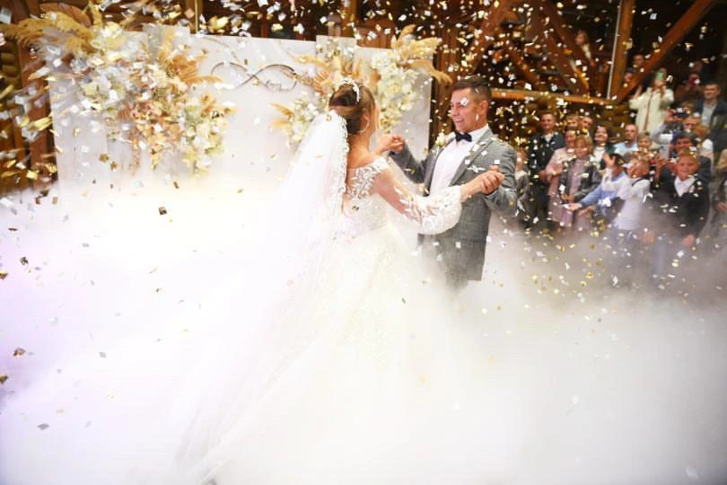 Wedding low fog and confetti effects